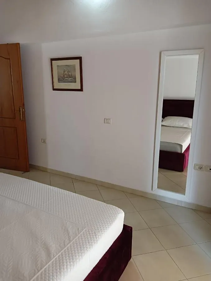 Deluxe Apartments Sarandë 0*,